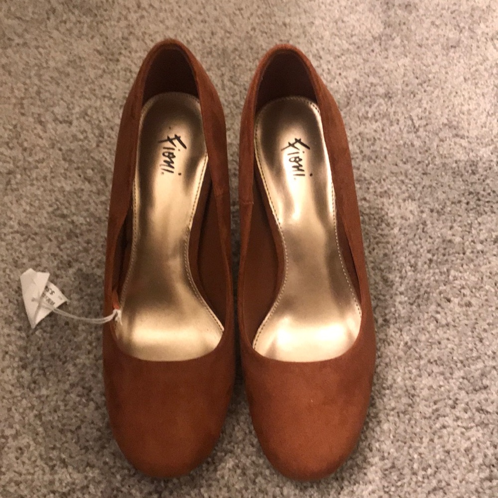 Heels - Picture 3 of 4